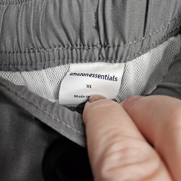 Amazon Essentials Men's Gray Swim Trunks Swim Shorts NWT Size XL - Picture 3 of 8